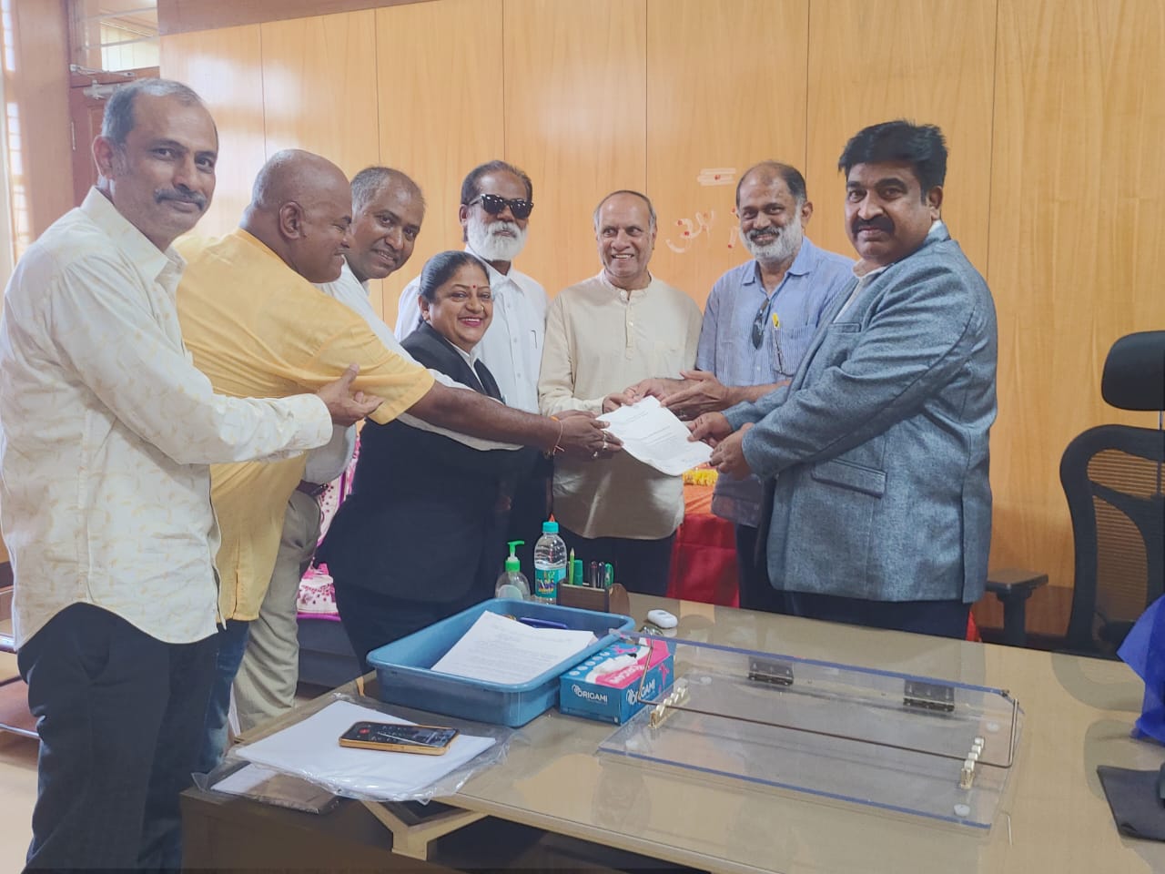 ಆರ್ ಟಿ ಐ ಕಾರ್ಯಕರ್ತರ ಮೇಲೆ ಗದಾ ಪ್ರಹಾರ.!? "ಬ್ಲಾಕ್ ಲಿಸ್ಟ್" ಸೇರಿಸುವ ಹುನ್ನಾರ