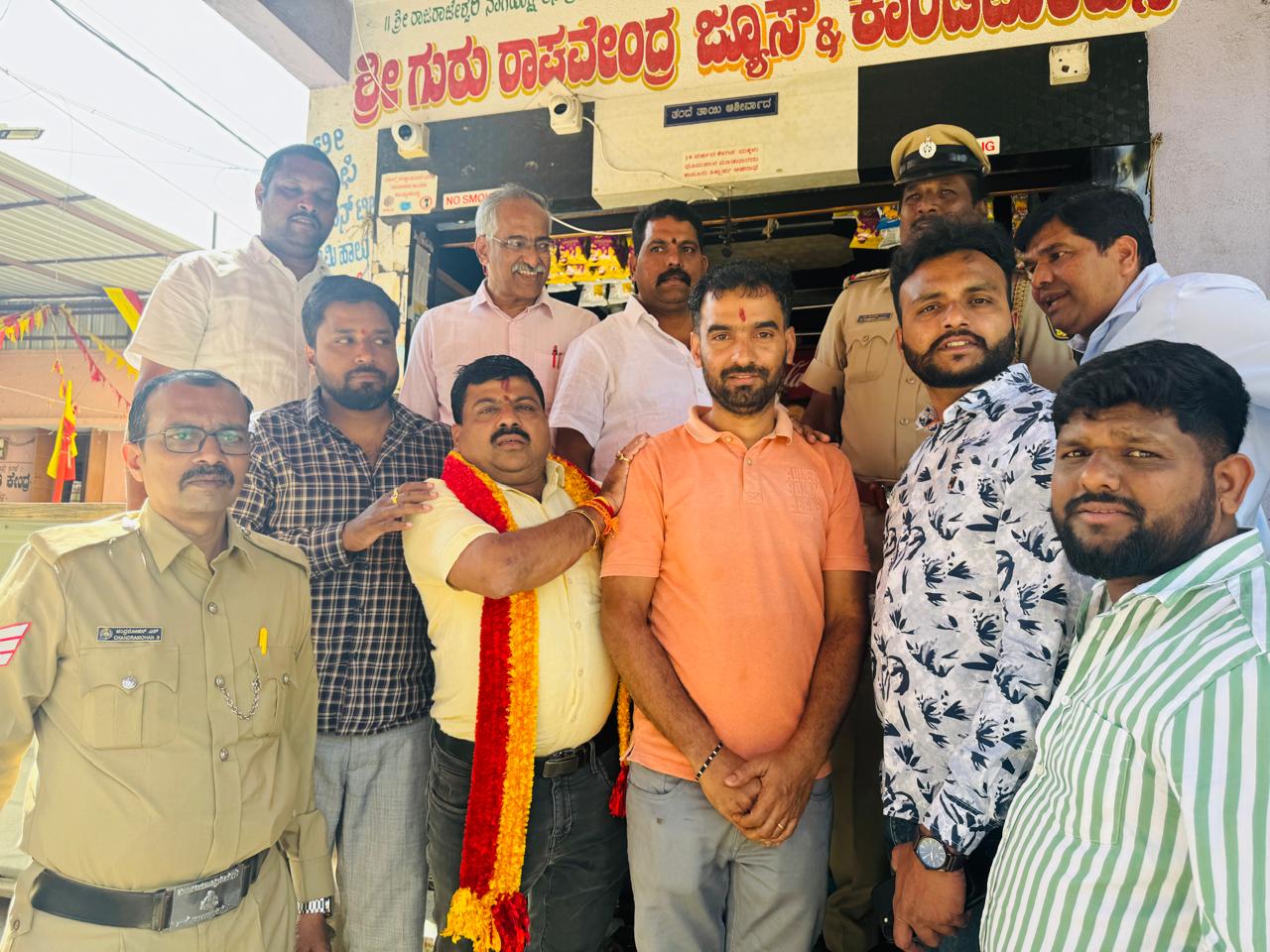 ರಾಜ್ಯ ರಾಜಧಾನಿಯಲ್ಲಿ ಪುಡಿ ರೌಡಿಗಳ ಅಟ್ಟಹಾಸ.. ಸಣ್ಣ ವ್ಯಾಪಾರಿಗಳಿಗೆ ಉಪಟಳ ನಿಲ್ಲುತ್ತಿಲ್ಲ..!?  ಪರಿಹಾಸ.!?