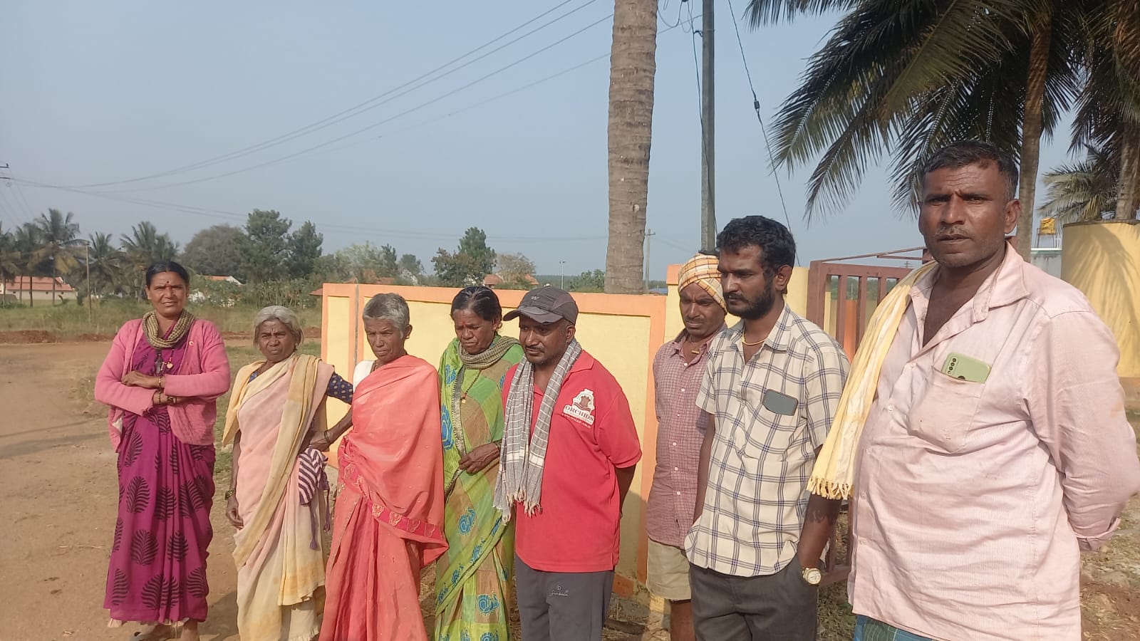 ಚನ್ನರಾಯಪಟ್ಟಣ :ಕೆಂಪನಕೋಟೆಯ ಗ್ರಾಮಸ್ಥರಿಂದ ಜನಪ್ರತಿನಿಧಿಗಳ ಮೇಲೆ ಅಕ್ರೋಶ ಮೂರು ಬಾರಿ ಆಯ್ಕೆಯಾದ ಶಾಸಕರು ಗ್ರಾಮ ಅಭಿವೃದ್ಧಿಯತ್ತ ಗಮನಹರಸದ ಶಾಸಕರಿ ಗ್ರಾಮಸ್ಥರಿಂದ ಹಿಡಿ ಶಾಪ..!