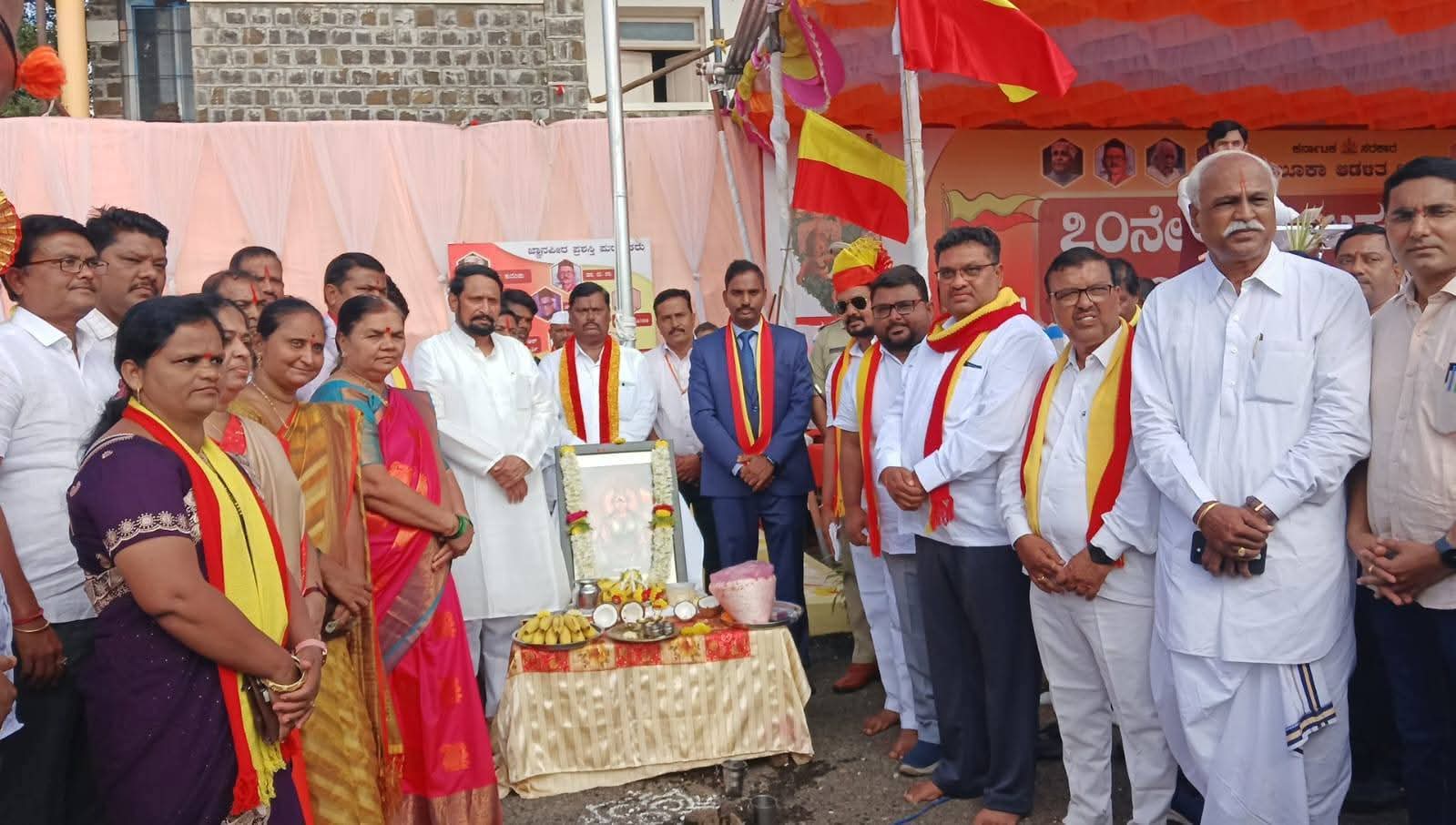 ಅಥಣಿ ಪಟ್ಟಣದ ಭೋಜರಾಜ ಕ್ರೀಡಾಂಗಣದಲ್ಲಿ ತಾಲೂಕಾ ಆಡಳಿತ ವತಿಯಿಂದ ೭೦ನೇ ಕರ್ನಾಟಕ ರಾಜ್ಯೋತ್ಸವ 